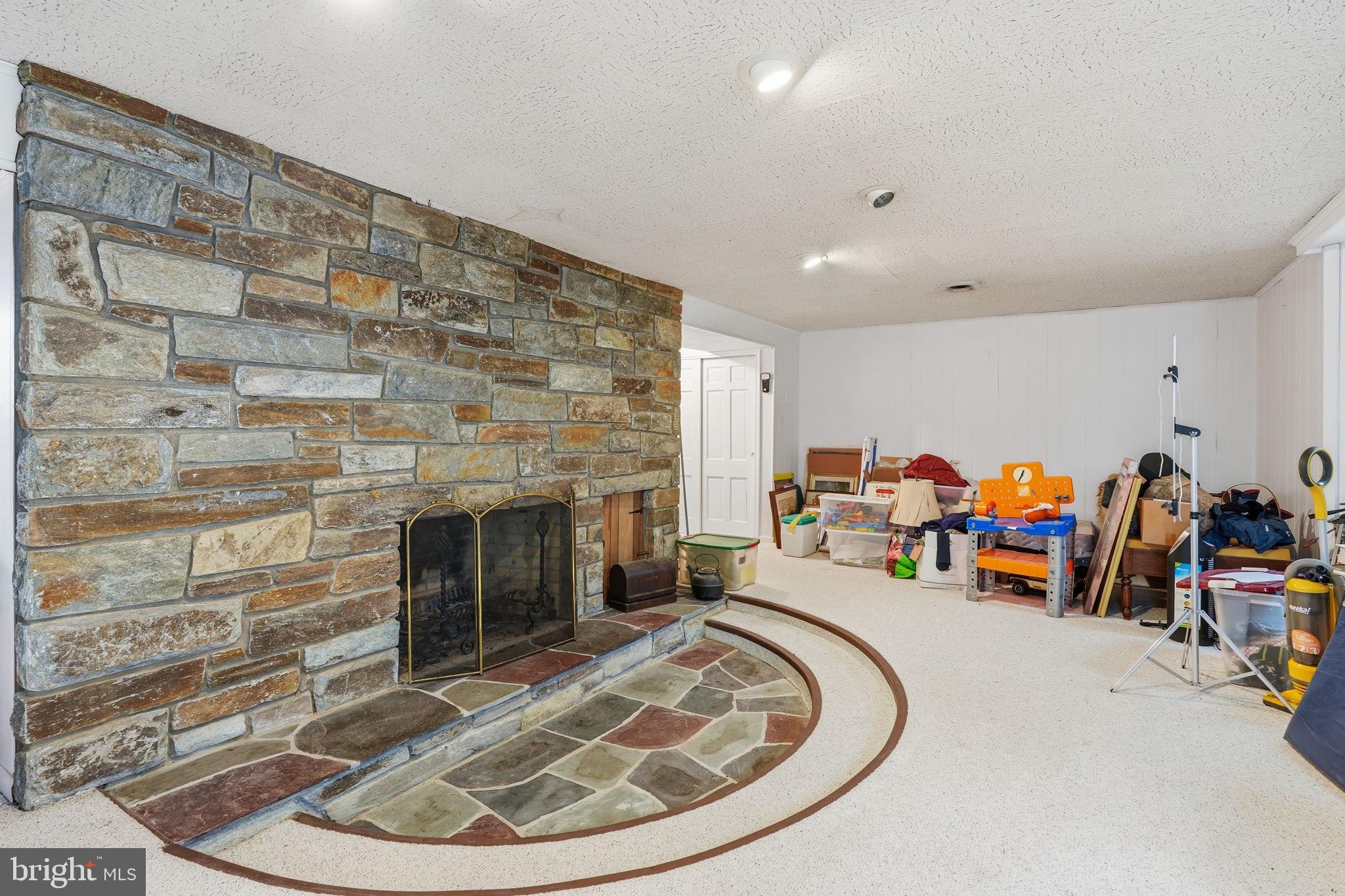 WHITEHALL MANOR - Residential