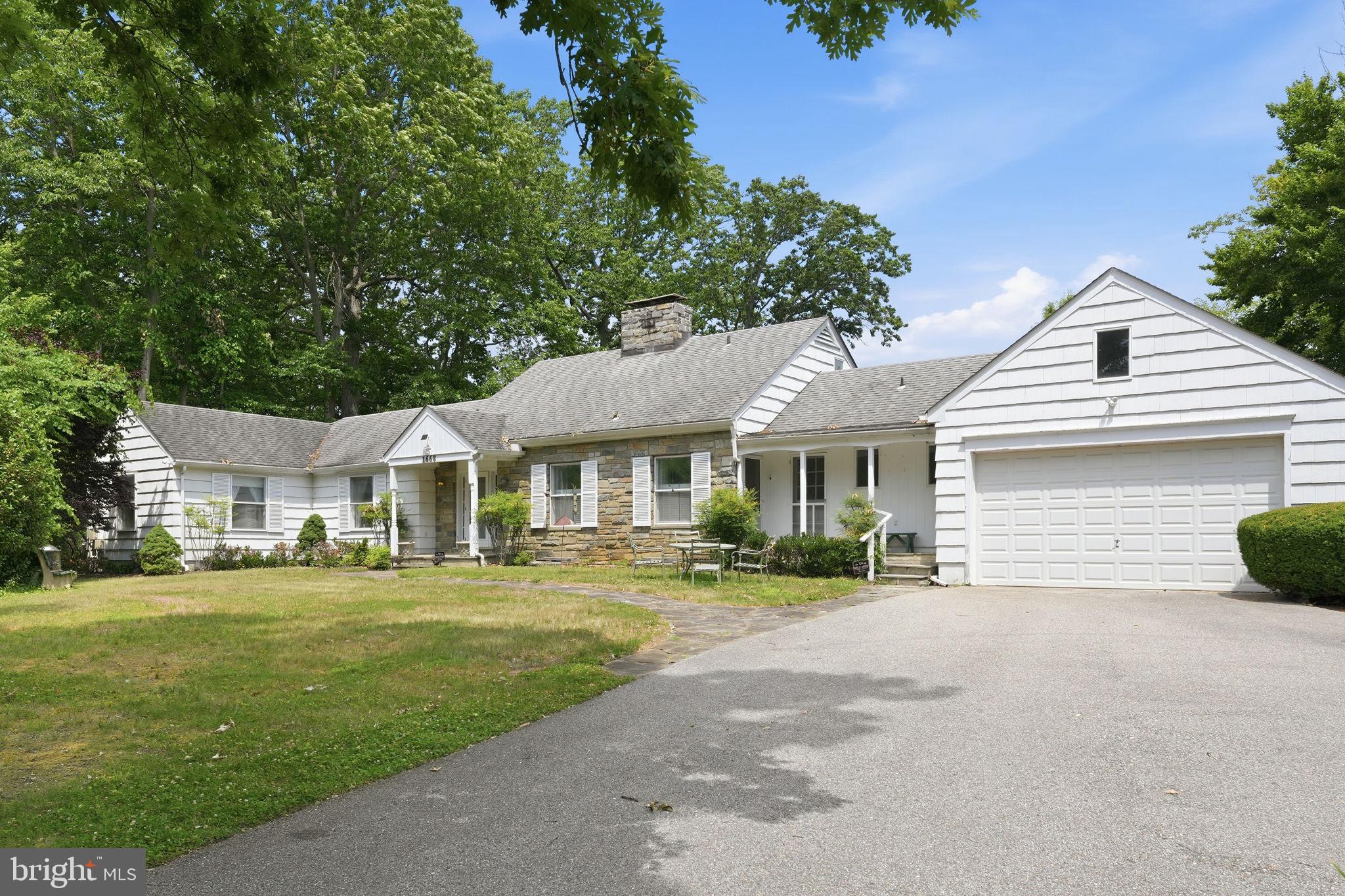 WHITEHALL MANOR - Residential