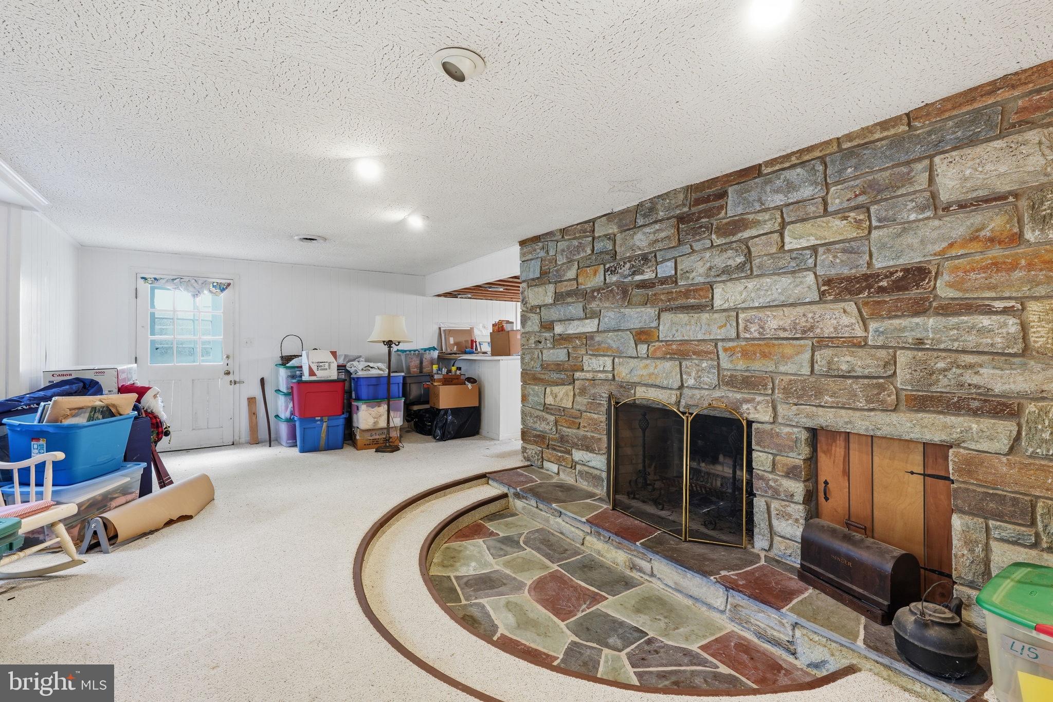 WHITEHALL MANOR - Residential