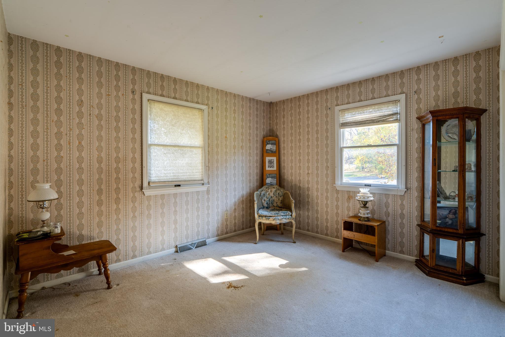 MOUNT JOY - Residential