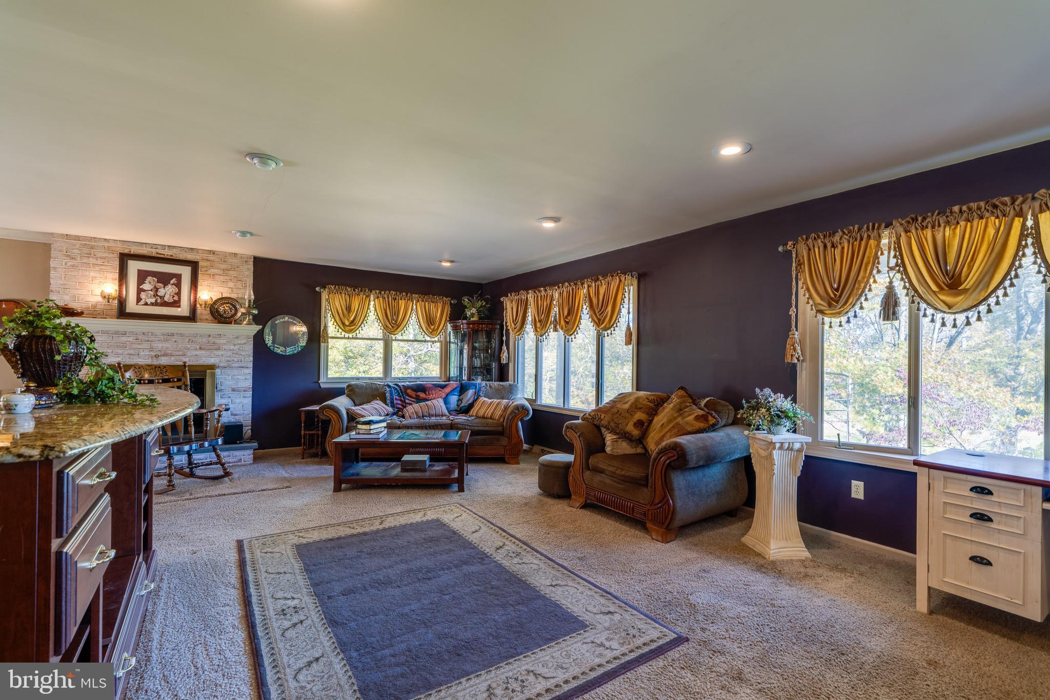 MOUNT JOY - Residential