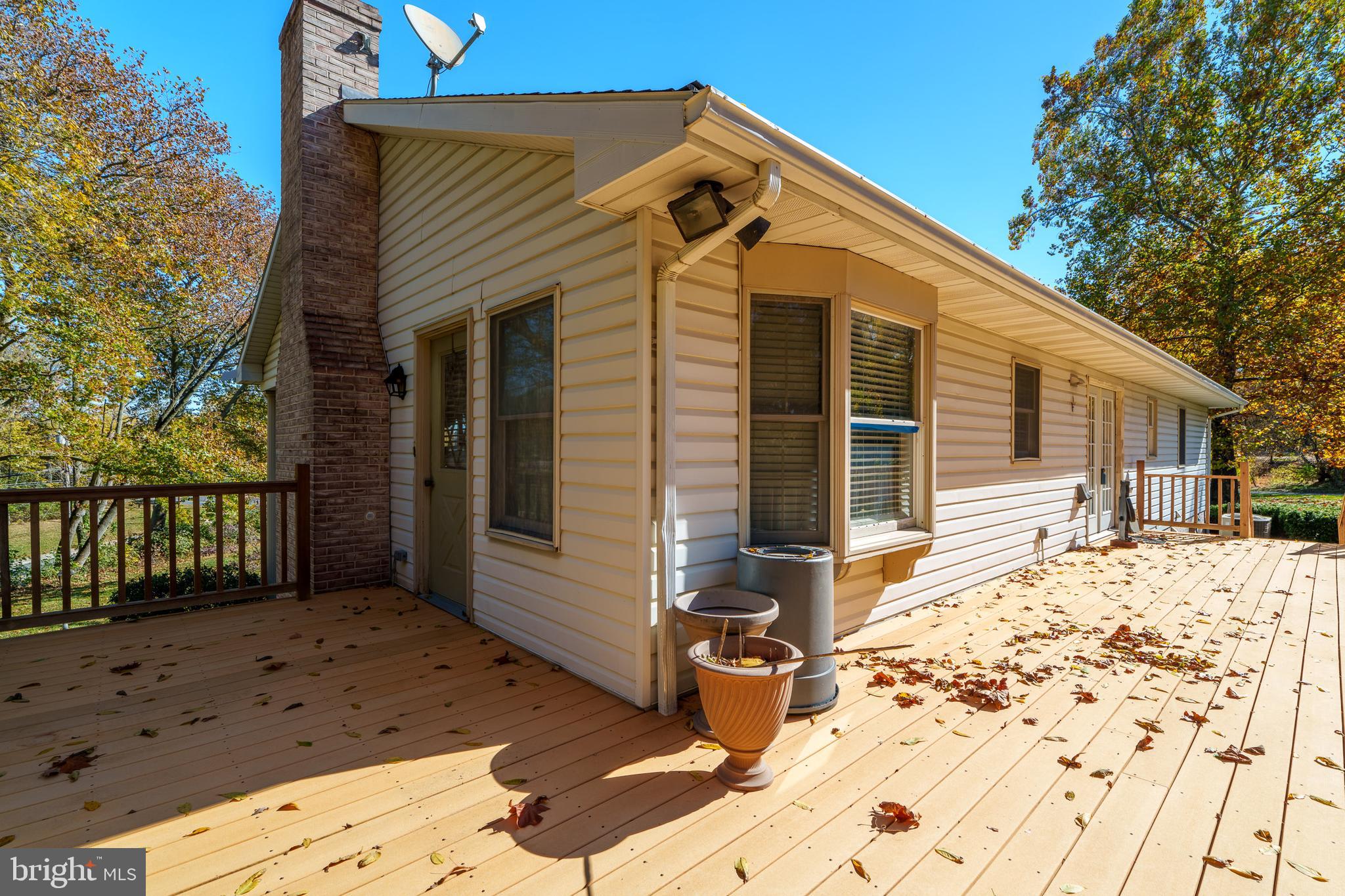MOUNT JOY - Residential
