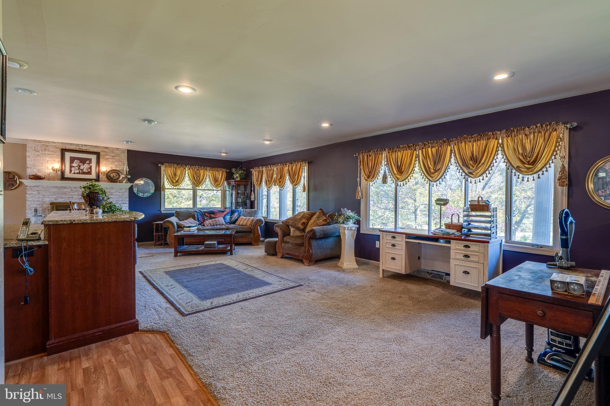 MOUNT JOY - Residential