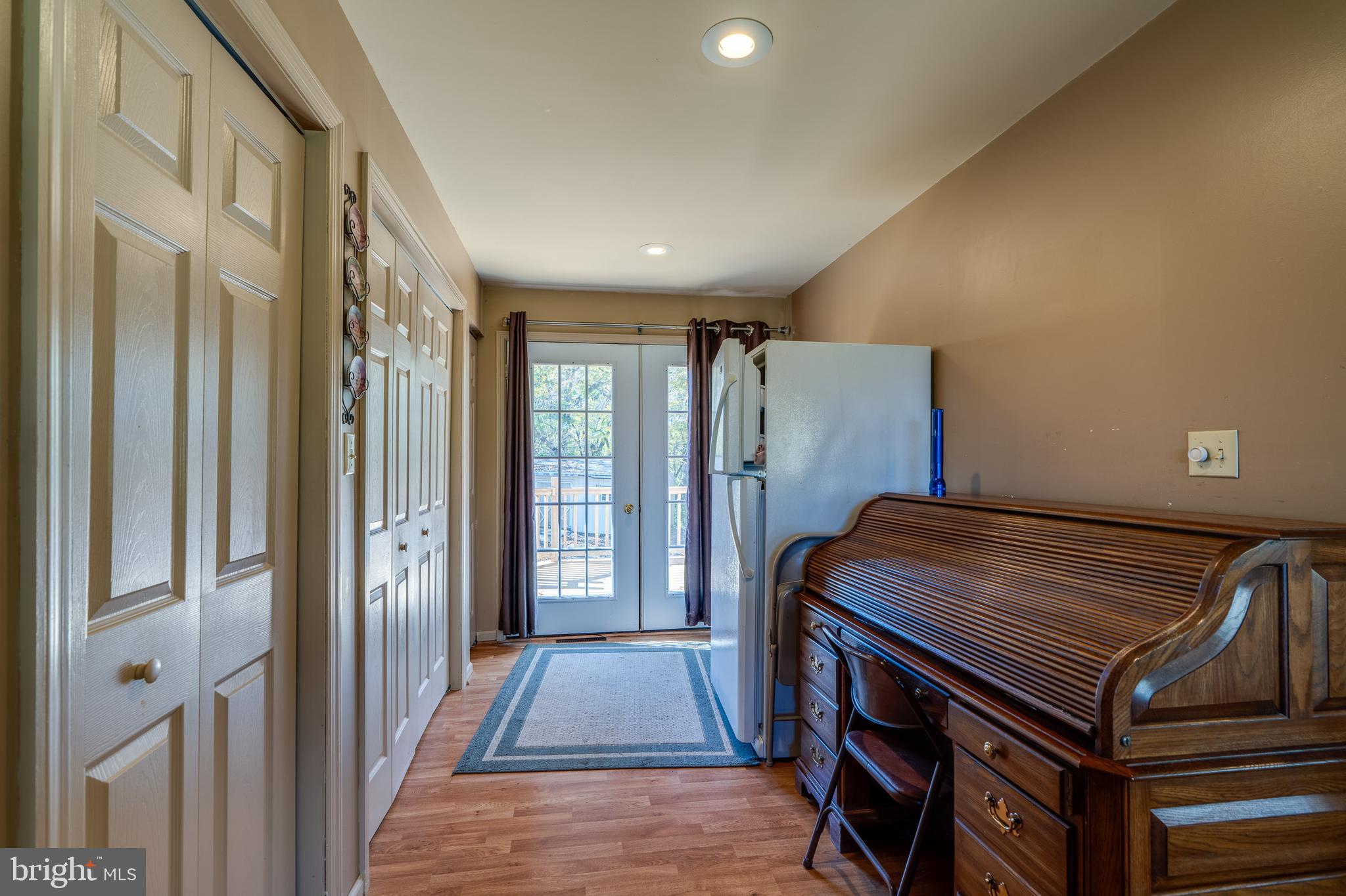 MOUNT JOY - Residential