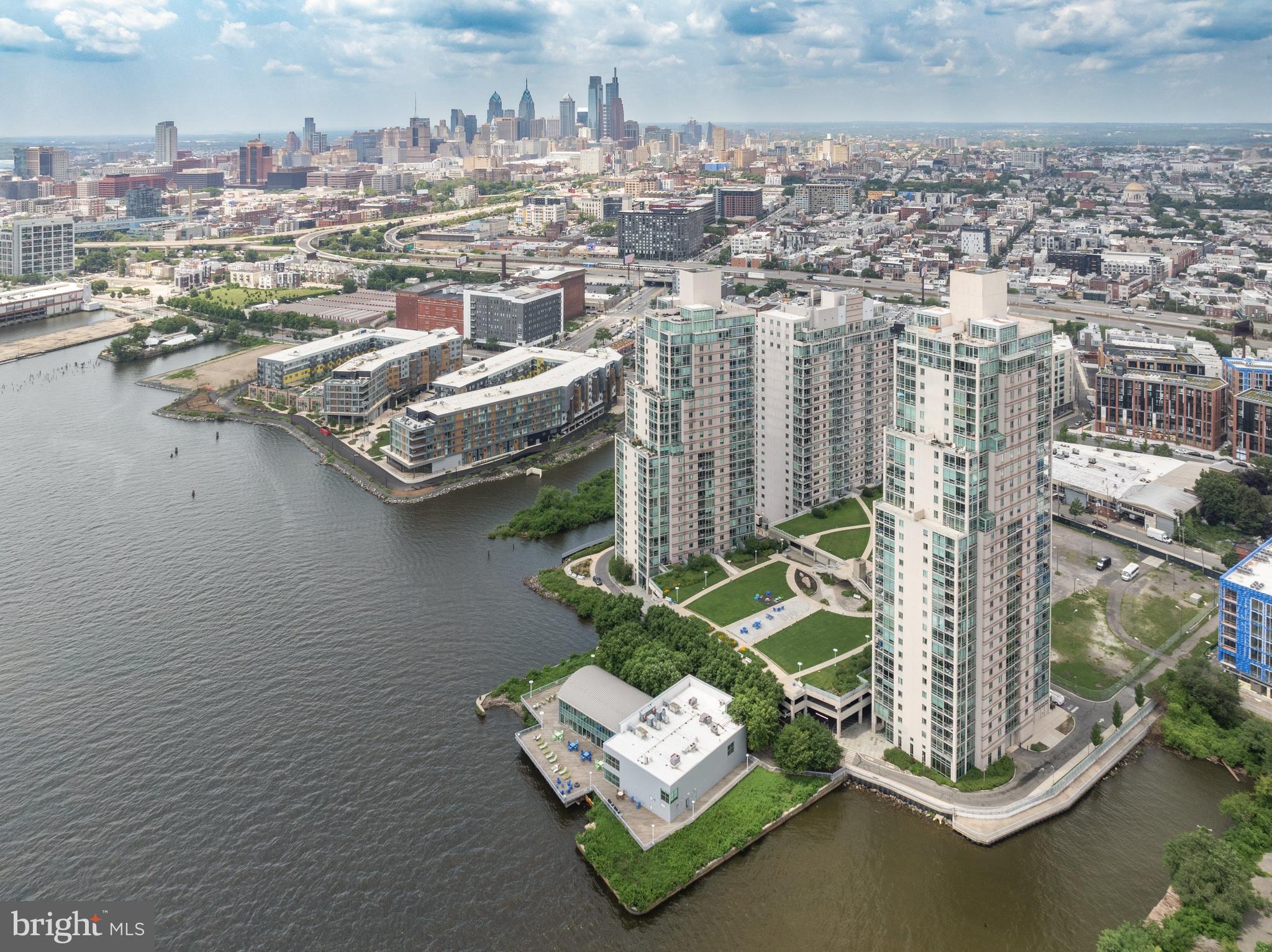 WATERFRONT SQUARE - Residential