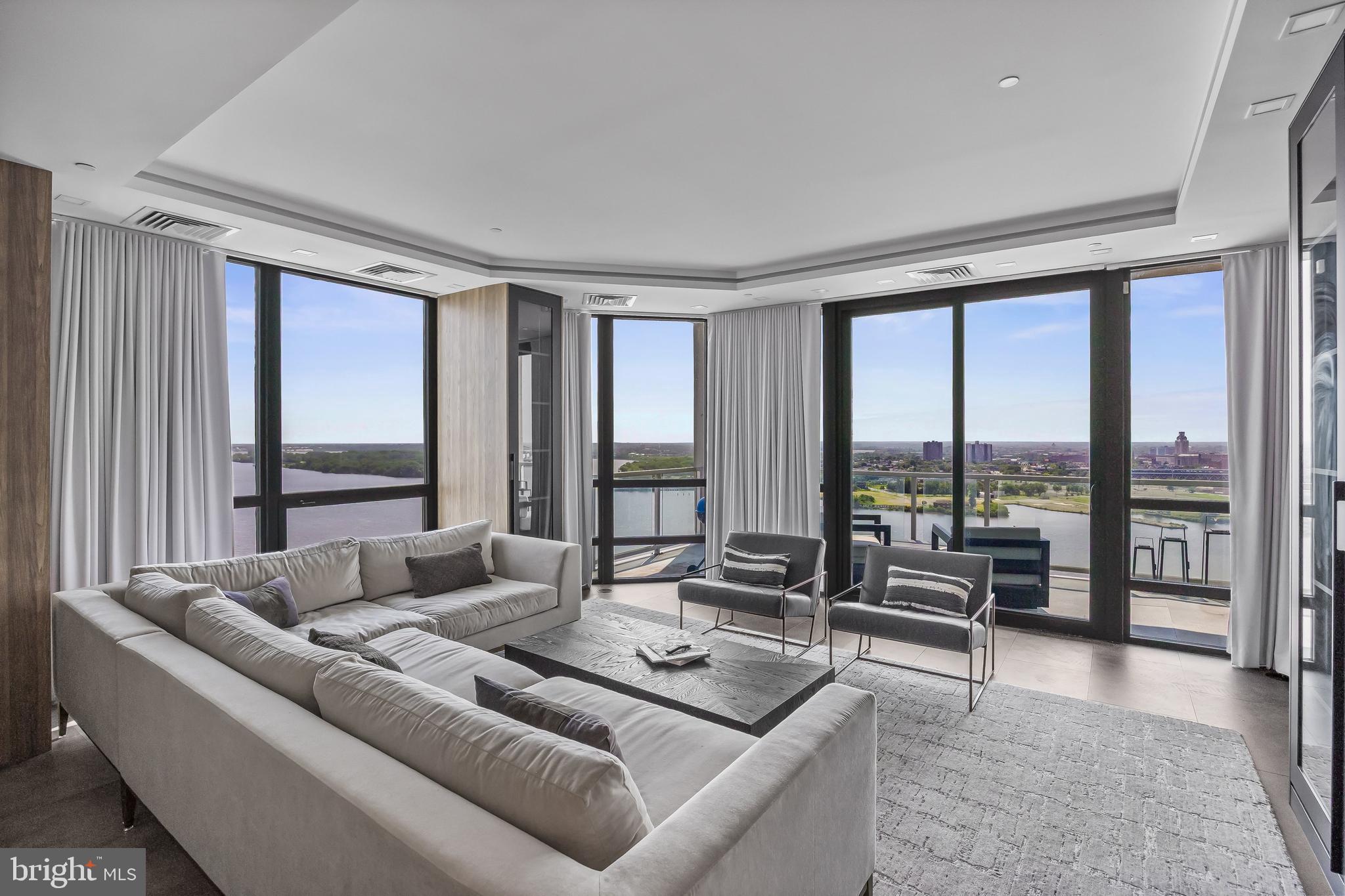 WATERFRONT SQUARE - Residential