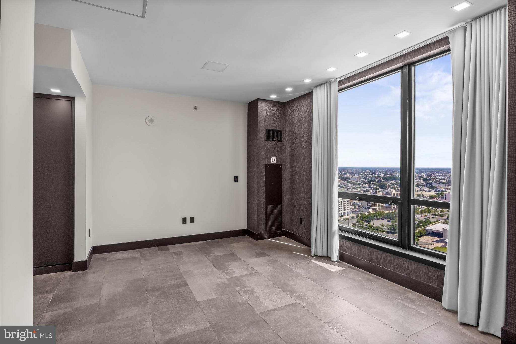 WATERFRONT SQUARE - Residential