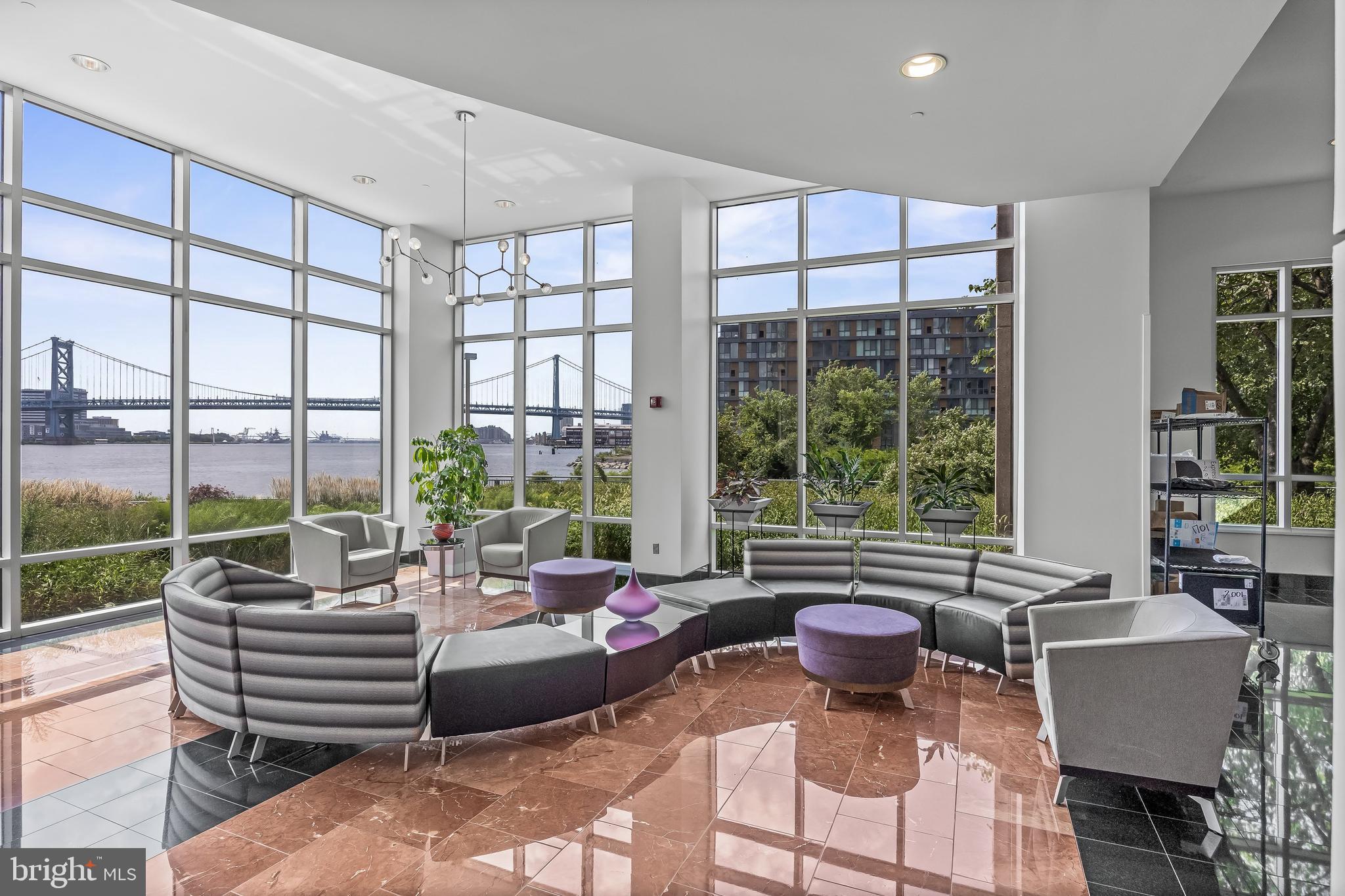 WATERFRONT SQUARE - Residential