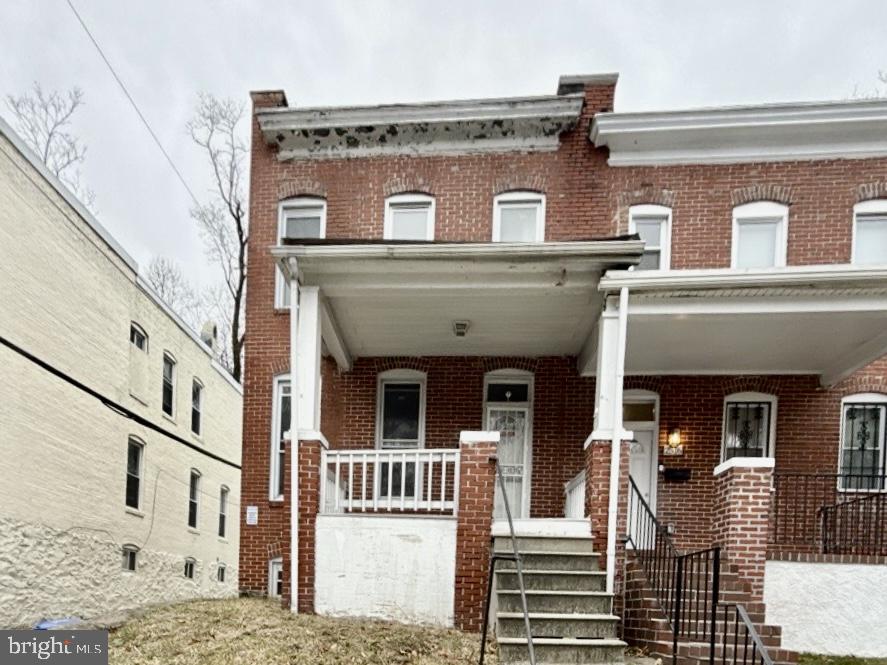 𝓒𝓵𝓪𝓼𝓼𝓲𝓬 𝓫𝓻𝓲𝓬𝓴 𝓮𝓷𝓭-𝓸𝓯-𝓻𝓸𝔀 𝓽𝓸𝔀𝓷𝓱𝓸𝓶𝓮 located directly along Druid Park Drive, offering strong upside for investors or owner-occupants seeking a value-add opportunity in an established Baltimore neighborhood. This three-bedroom, one-bath property features solid masonry construction, a full basement, and a traditional three-level layout typical of early 20th-century Baltimore rowhomes. Situated near Druid Hill Park, major commuter routes, public transportation, and neighborhood amenities. The end-unit positioning provides additional natural light and separation compared to interior rows. Property is well-suited for renovation, repositioning, or long-term hold. Sold strictly AS-IS, WHERE-IS. Buyer to verify zoning, use, square footage, utilities, and all municipal requirements prior to submitting an offer.