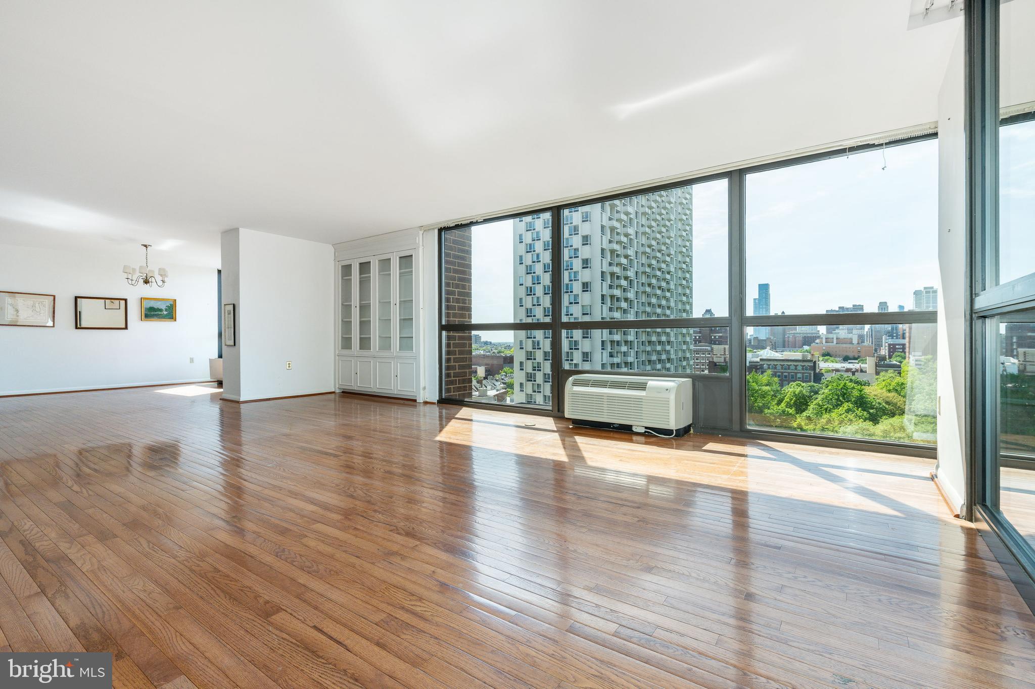 SOCIETY HILL - Residential