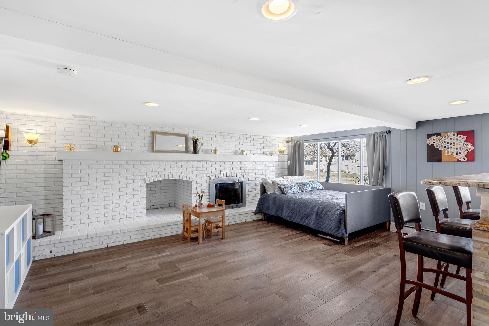 CHURCHVILLE MANOR - Residential