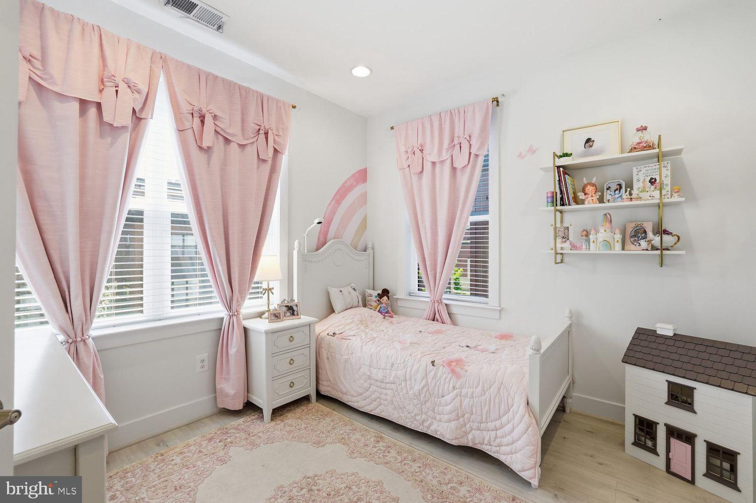 TOWER OAKS - Residential