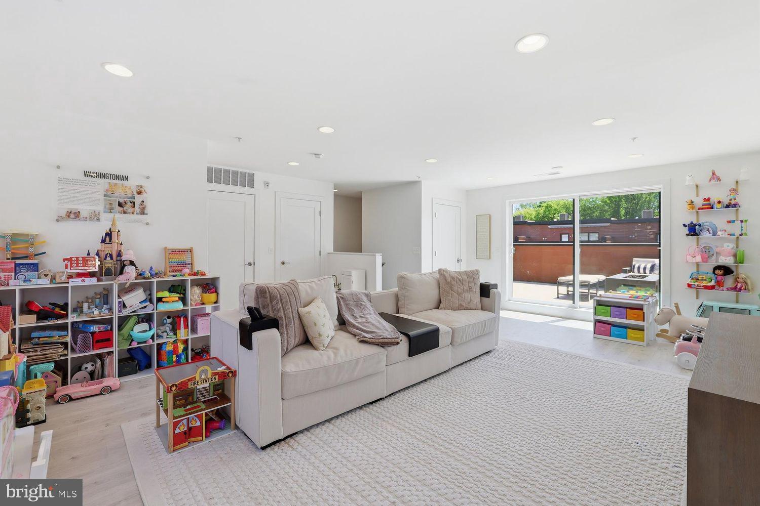TOWER OAKS - Residential