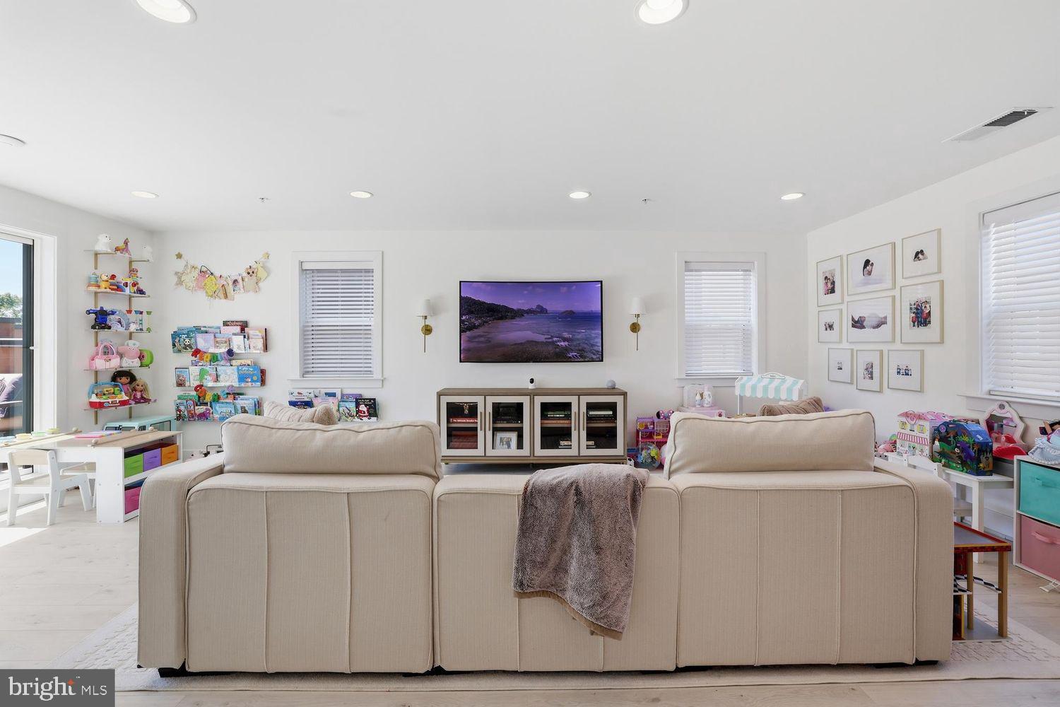 TOWER OAKS - Residential