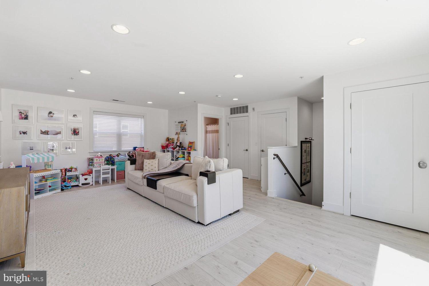 TOWER OAKS - Residential