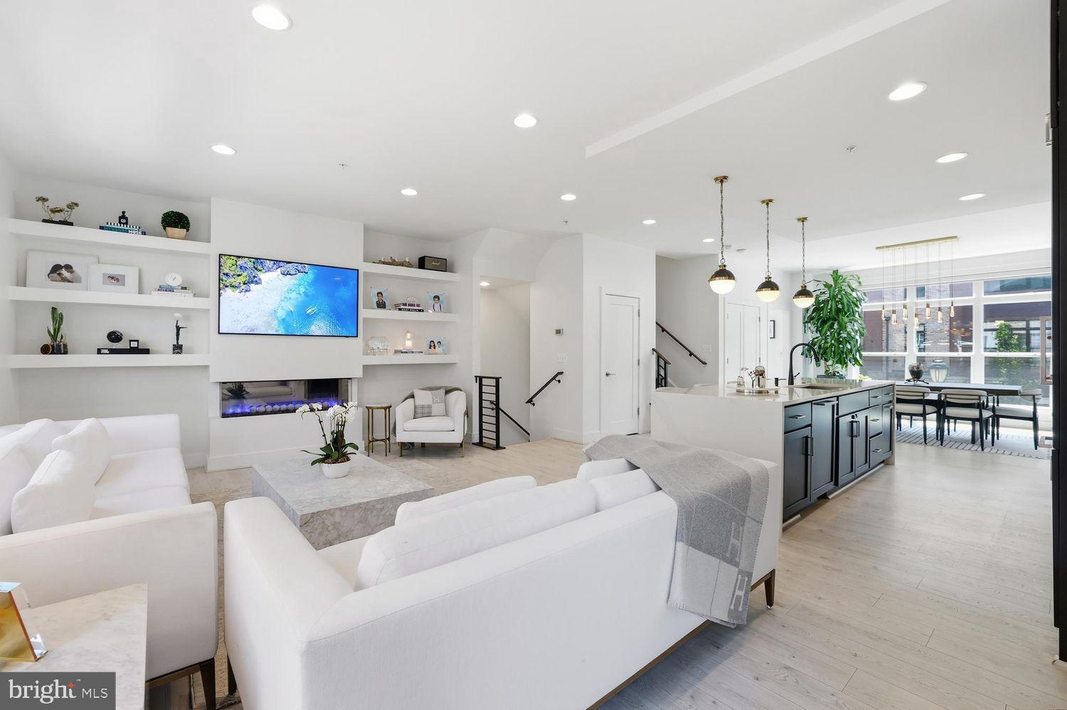 TOWER OAKS - Residential