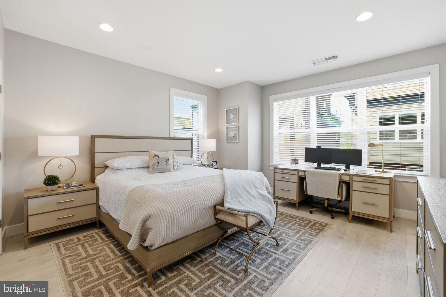 TOWER OAKS - Residential