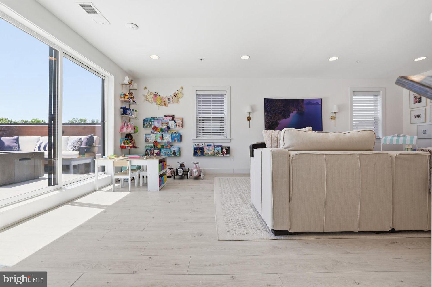 TOWER OAKS - Residential