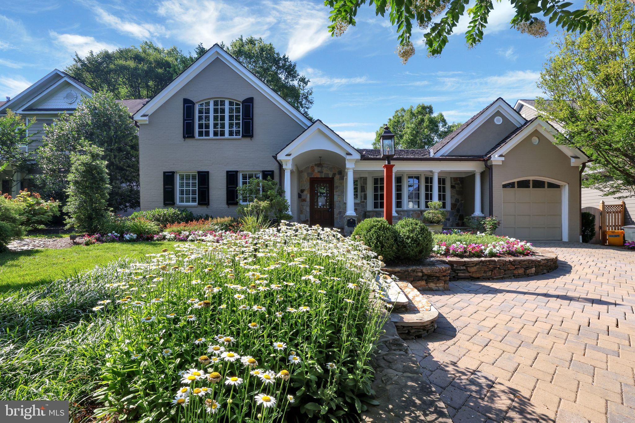 WHITEHALL MANOR - Residential