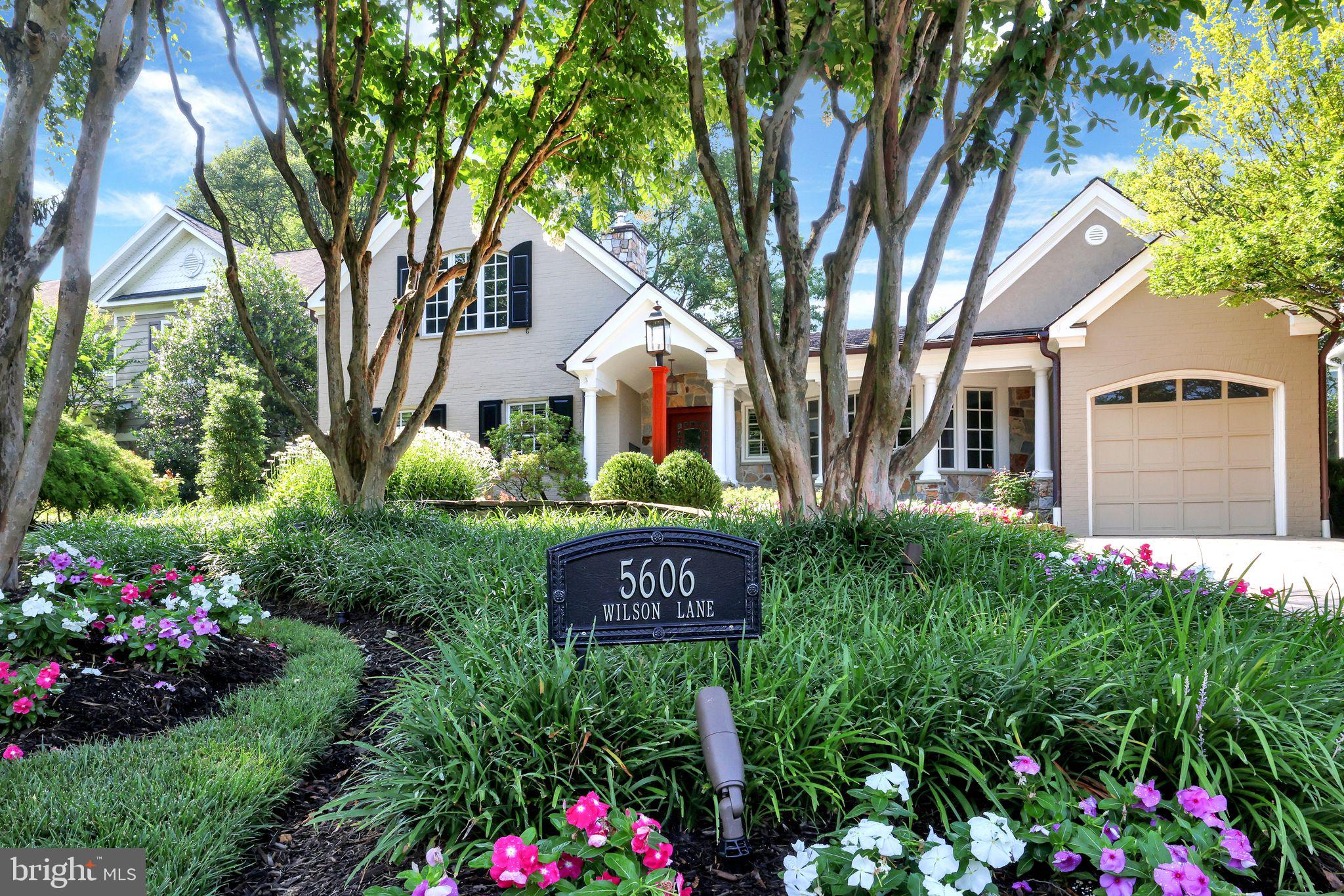 WHITEHALL MANOR - Residential