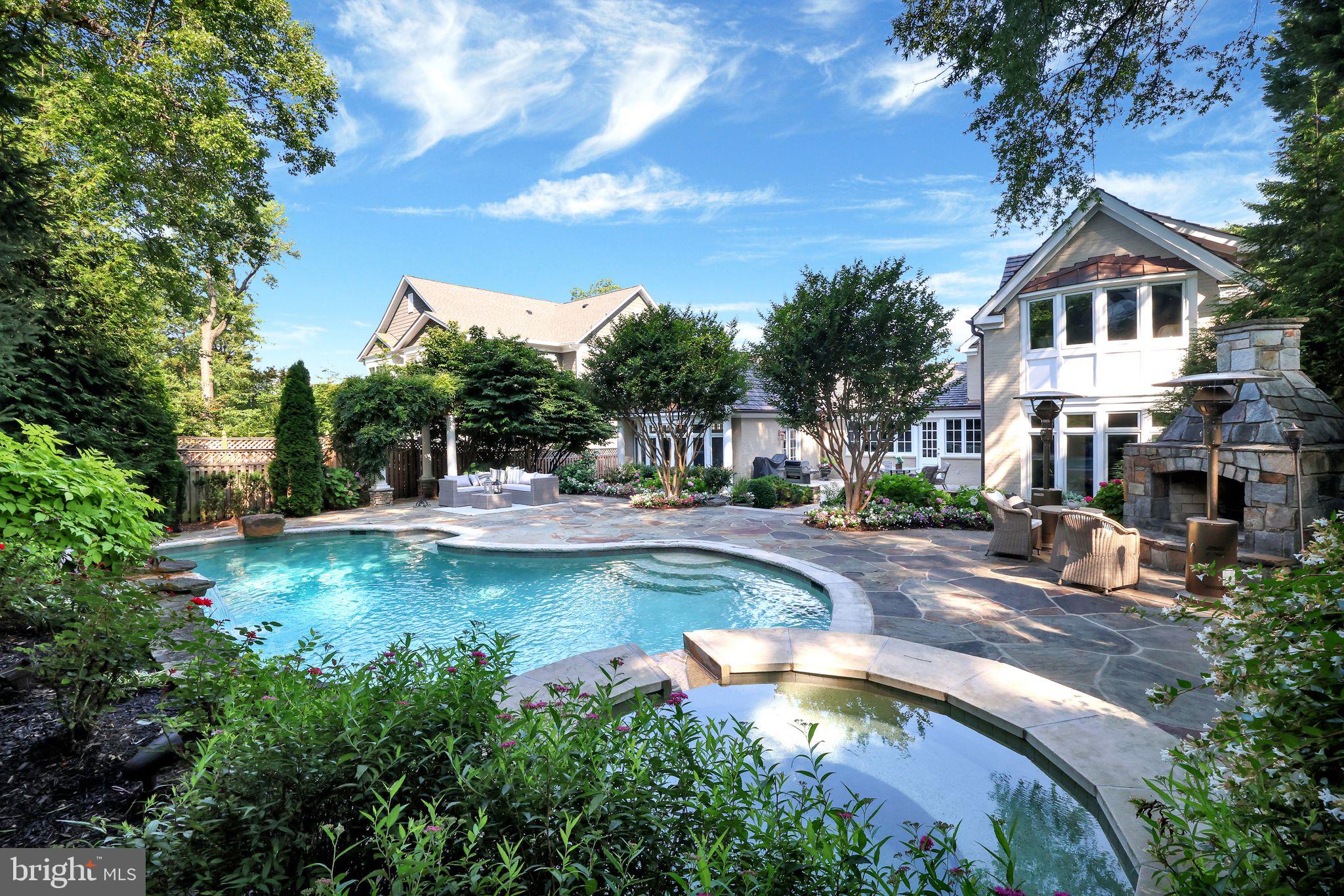 WHITEHALL MANOR - Residential