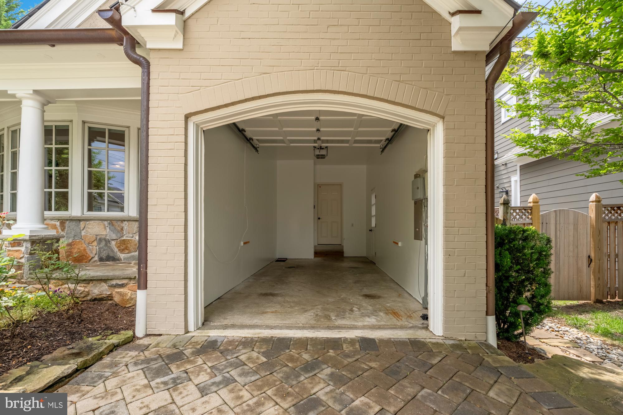 WHITEHALL MANOR - Residential