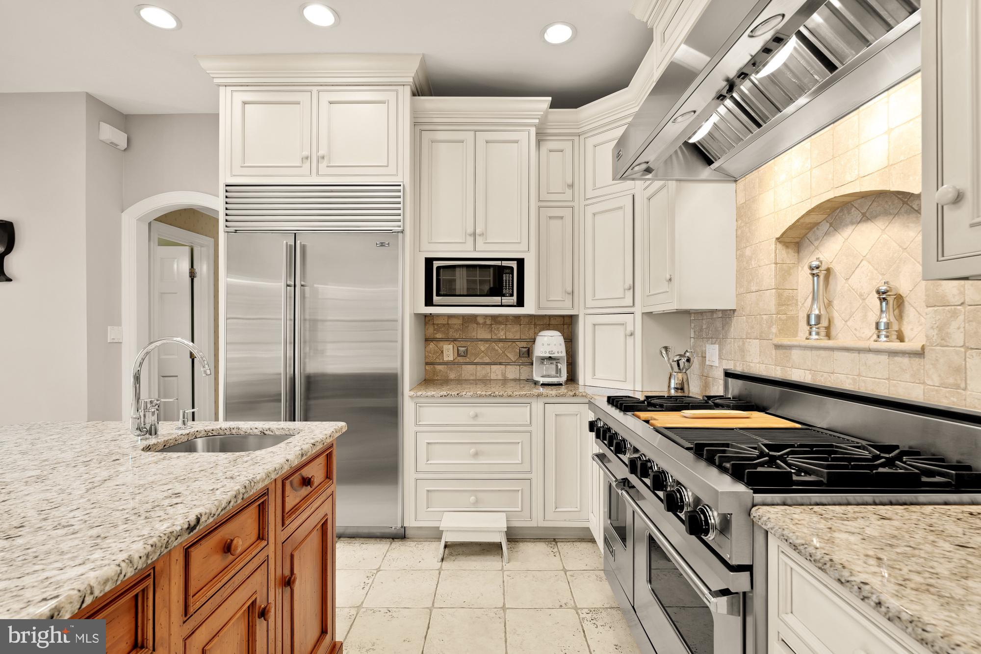 WHITEHALL MANOR - Residential