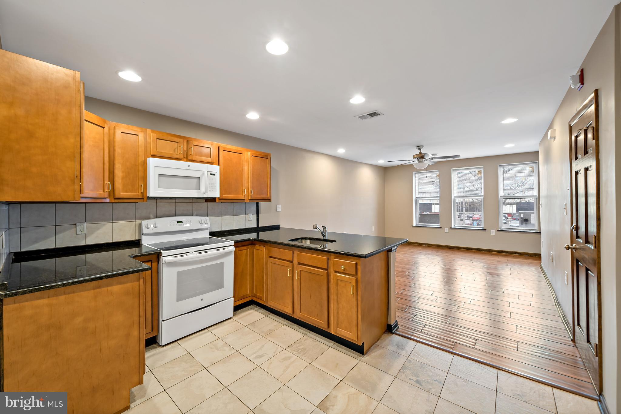 Modern 3rd floor apartment in the heart of South Philadelphia. Easily access to highways. Step out your front to to access the Broad St Subway, buses, Starbucks, Jefferson Hospital, & more. If you are an Eagles fan you are walking distance to Sports Complexes. One block to Passyunk Square shopping and dining! Enter into kitchen/ living room. Granite counters, dishwasher, fridge, and stove. Tile bathroom with tub. Huge bedroom with walk in closet. Washer/dryer in unit. Lots of closet space!