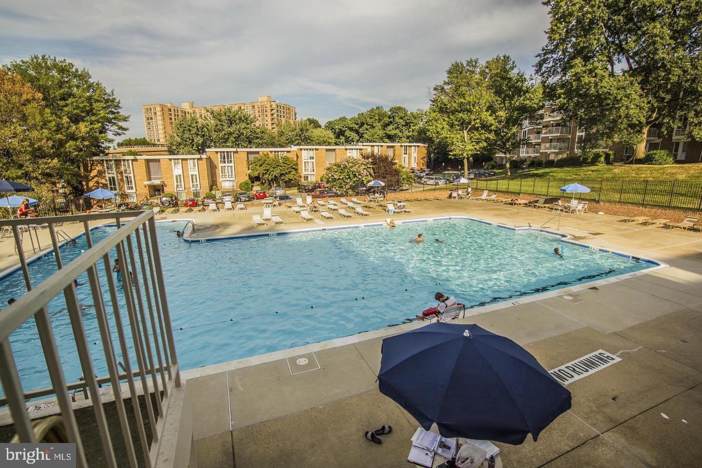 HUNTINGTON CLUB - Residential Lease