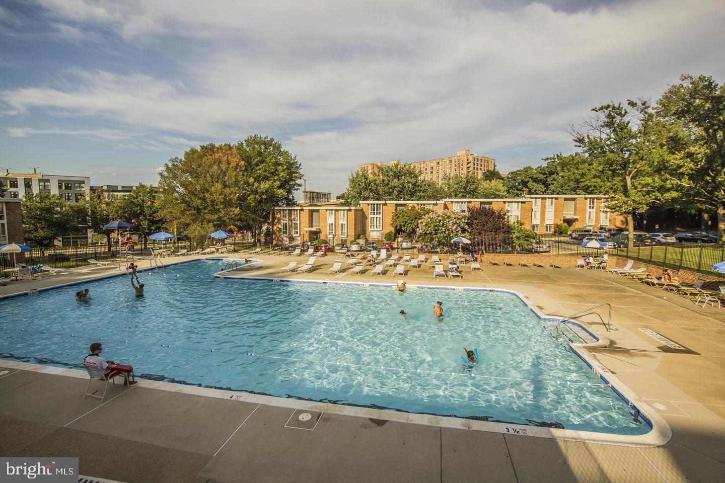 HUNTINGTON CLUB - Residential Lease