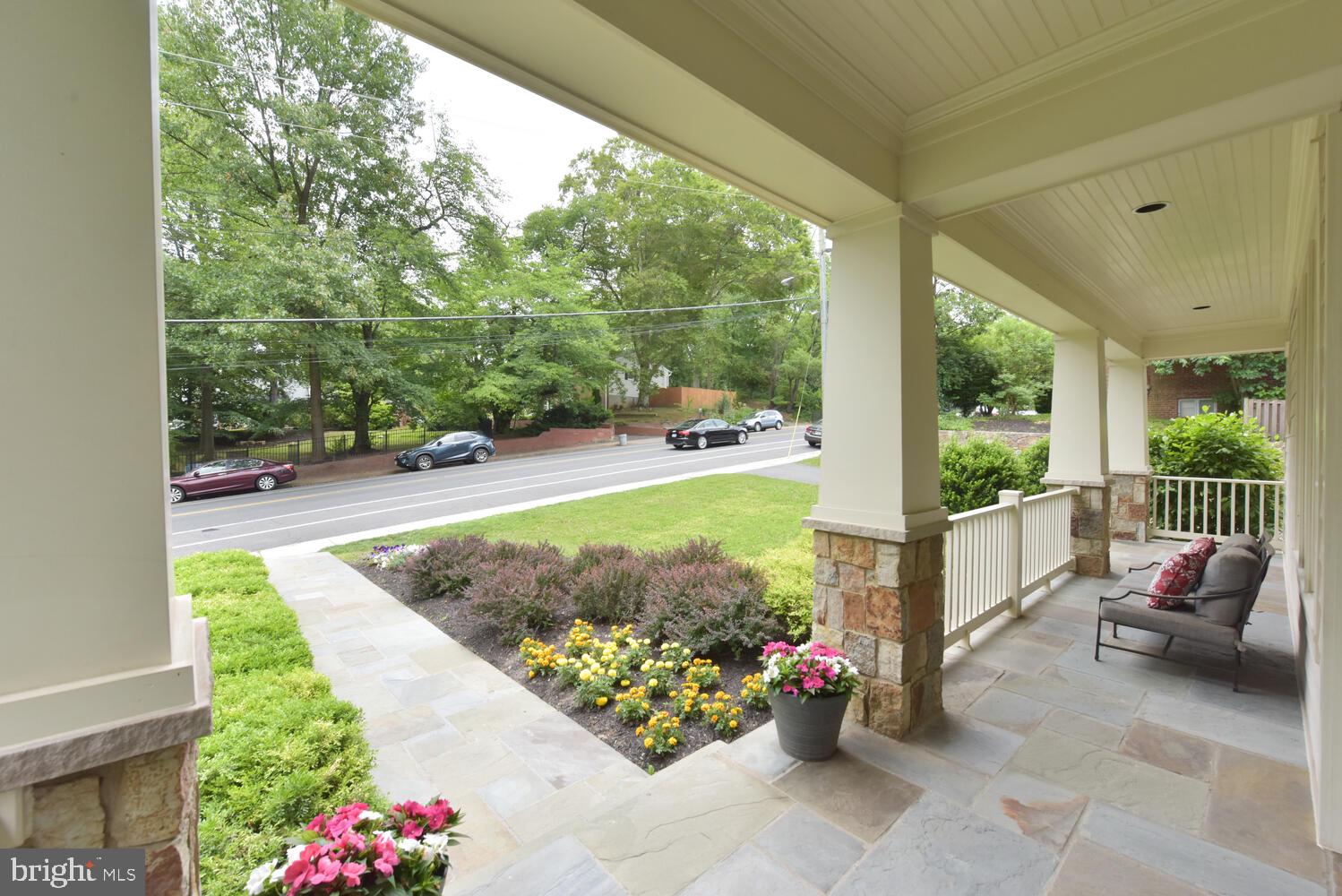COUNTRY CLUB - Residential