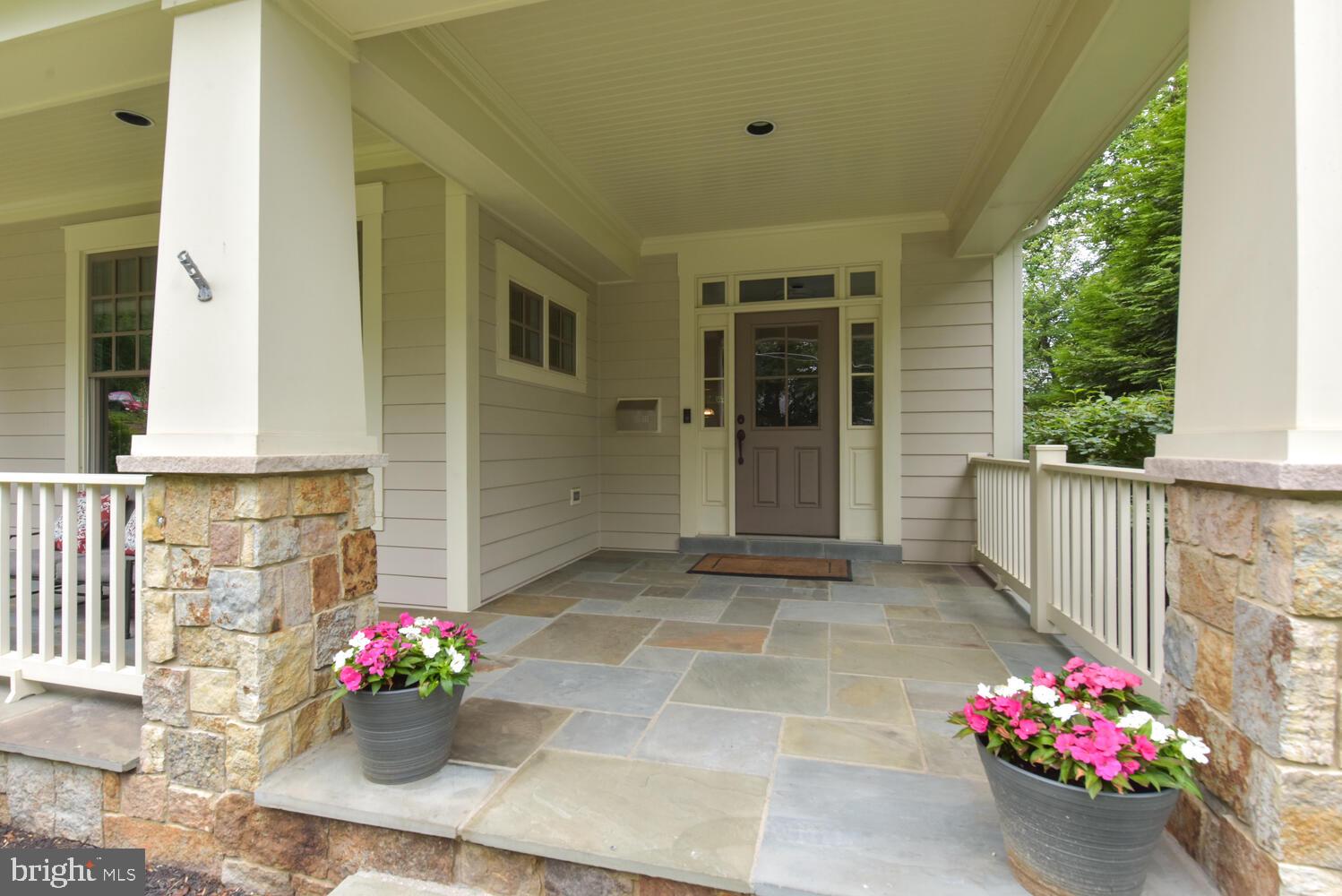 COUNTRY CLUB - Residential