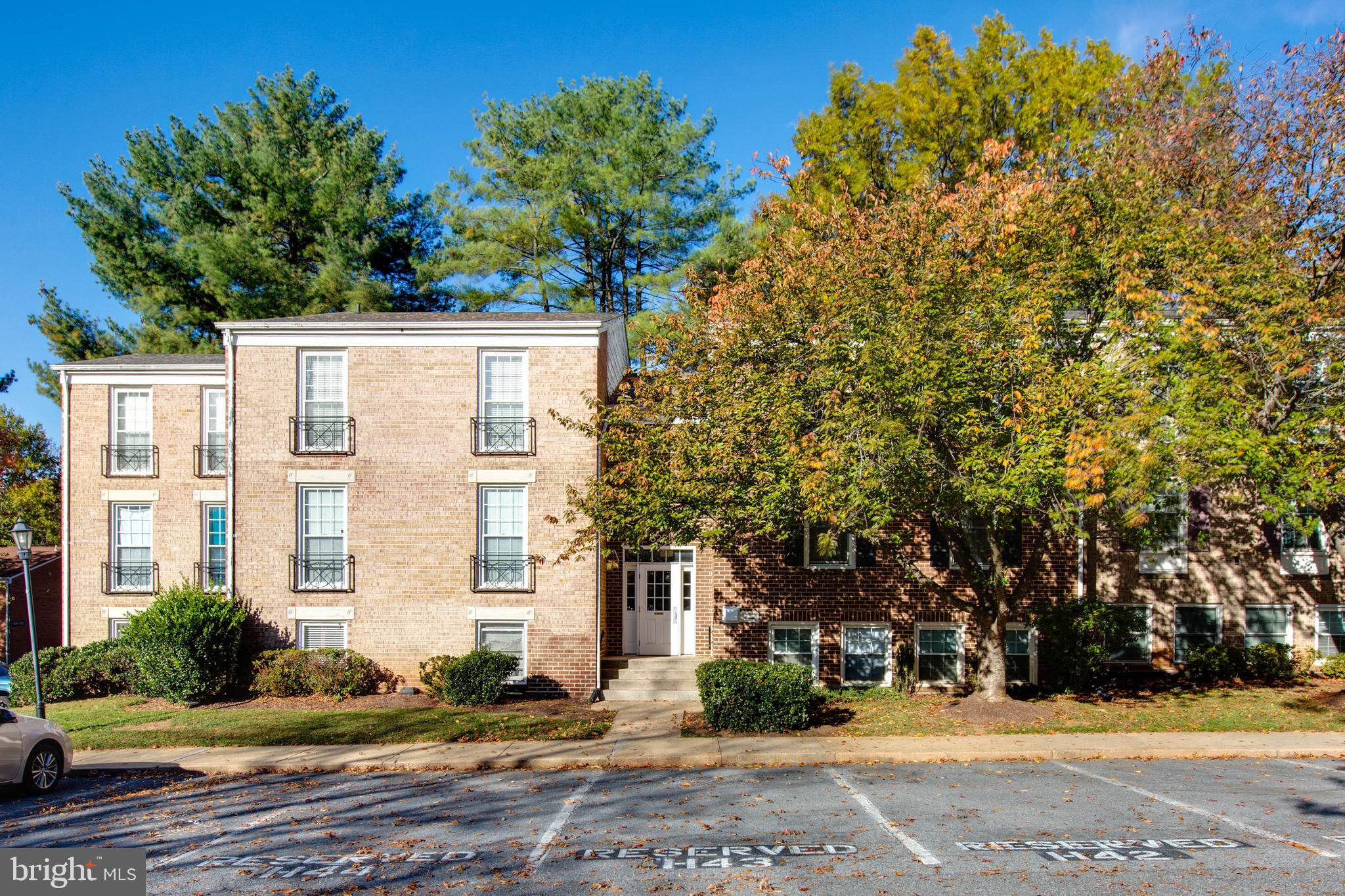 AVAILABLE NOW! Spacious & Modern 1BR Condo Near Kentlands, RIO & Crown — All Utilities Included!
Enjoy comfort and convenience in this bright, open-layout condo featuring luxury vinyl floors, an updated kitchen with granite countertops and gas cooking, and a large living room that opens to a private backyard. The spacious bedroom offers two closets, and the modern bathroom includes ceramic tile finishes.
Rent includes all utilities, assigned parking, and community pool access. Pet-friendly (1 pet max, up to 60 lbs). Move-in fee: $600. Close to Kentlands, Lakelands, RIO, Crown, ICC & I-270. Quick repair response and 24/7 emergency maintenance included. **Minimum credit score of 650 and proof of strong income preference. Landlord prefers a multi-year lease.