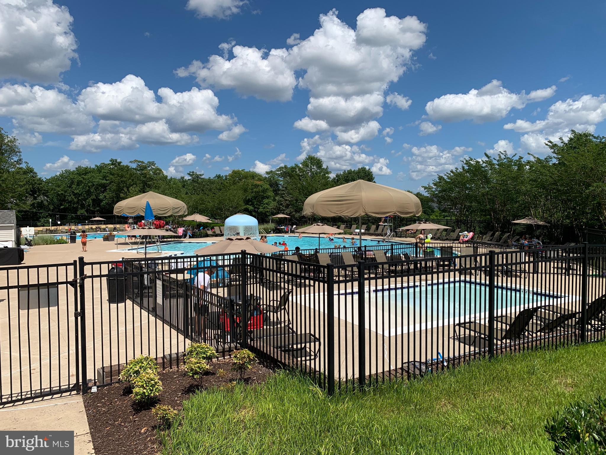 PEMBROOKE/VICTORY LAKES - Residential