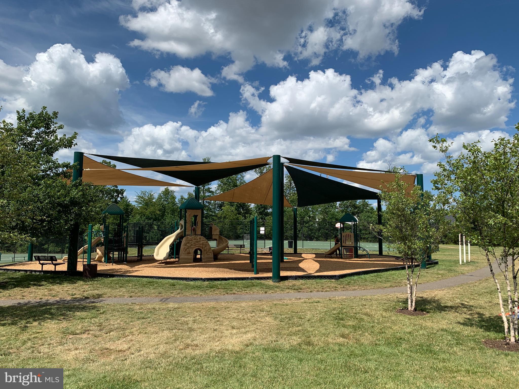 PEMBROOKE/VICTORY LAKES - Residential