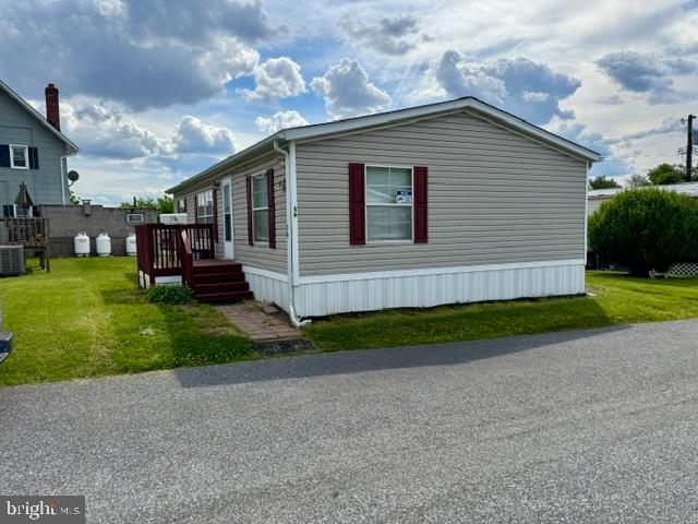 Welcome home! This mobile home is located in the desirable Cool Breeze Mobile Home Park! Offering a perfect blend of comfort and functionality. With three spacious bedrooms and two full bathrooms, there's ample room for relaxation and privacy. The home features a well-equipped kitchen, complete with a microwave and stove, making meal preparation a delight. Enjoy the convenience of in-unit laundry with both a washer and dryer, ensuring that chores are a breeze. The property is in excellent condition, reflecting care and attention to detail. The inviting layout and warm ambiance create a welcoming atmosphere, perfect for gatherings or quiet evenings at home. The community offers a serene environment to unwind. Parking is conveniently available on the street, adding to the ease of living here. Experience the comfort and charm of this lovely home, where every detail is designed for your enjoyment.