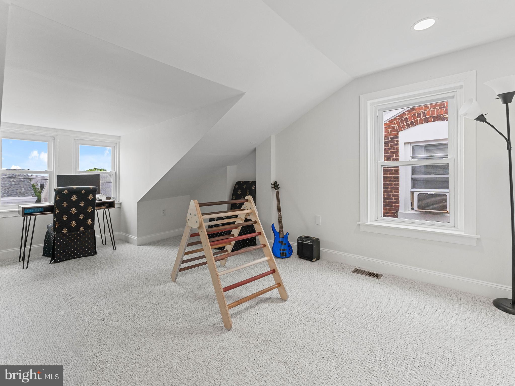 ROXBOROUGH - Residential
