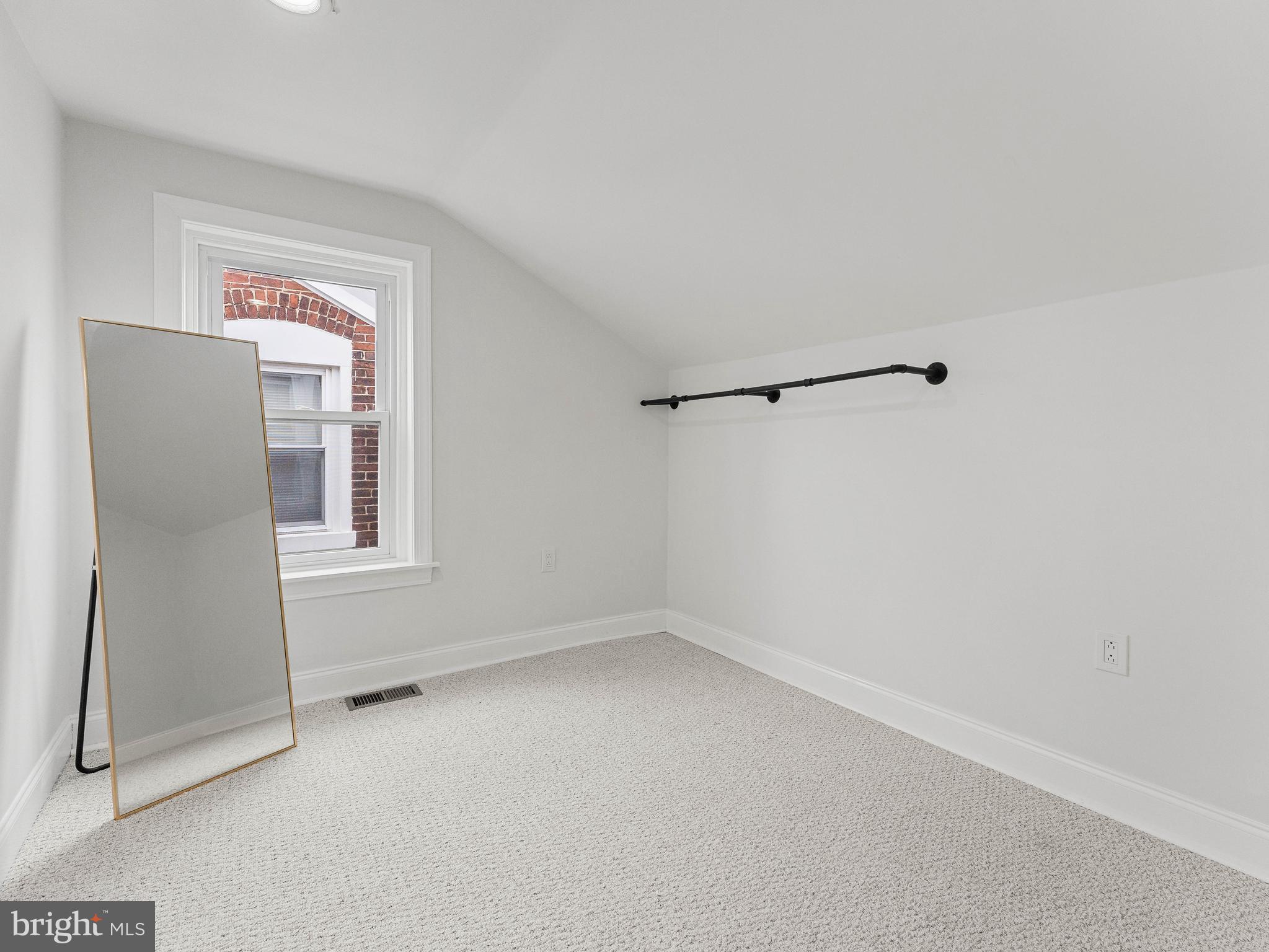ROXBOROUGH - Residential