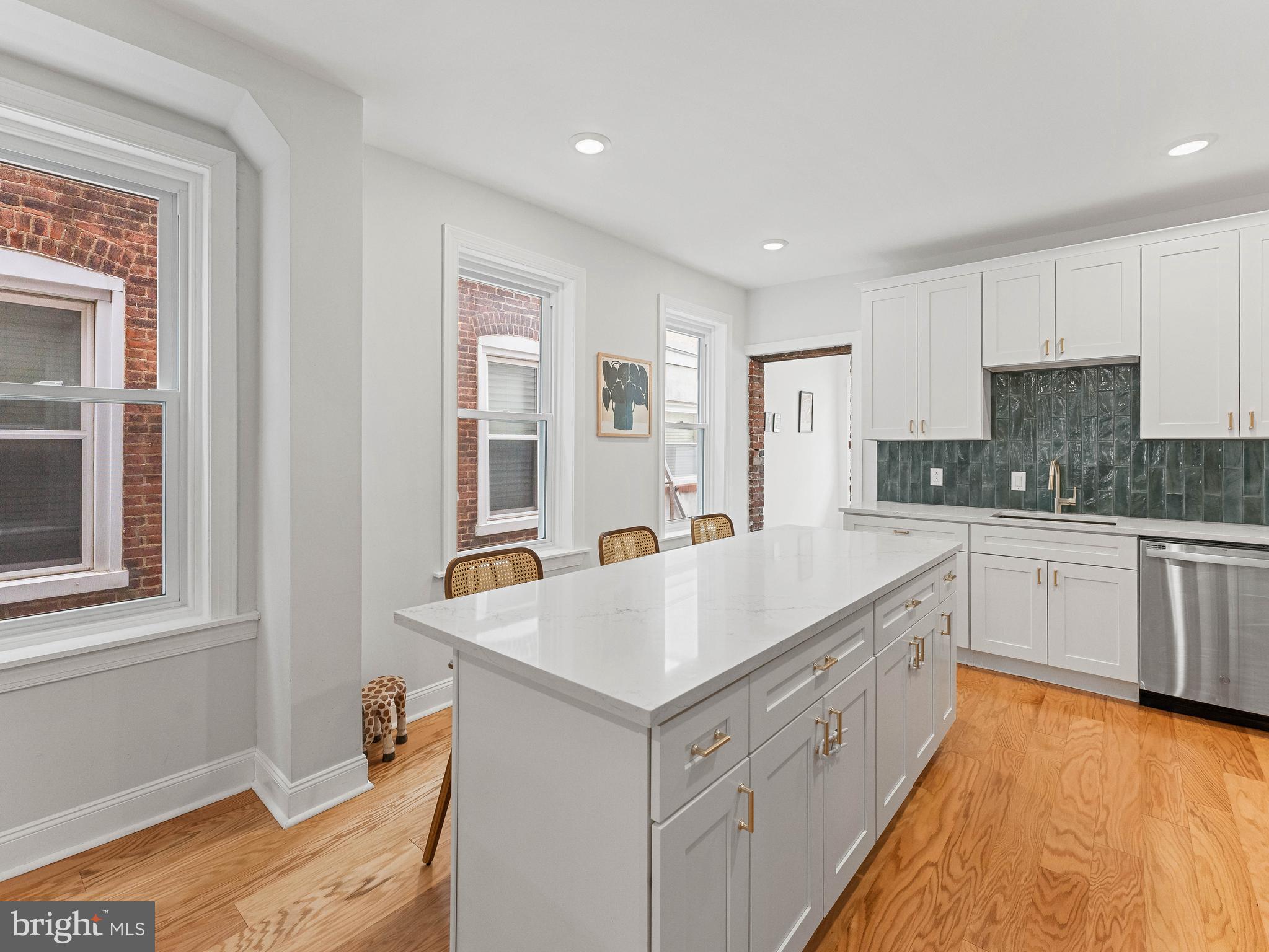 ROXBOROUGH - Residential