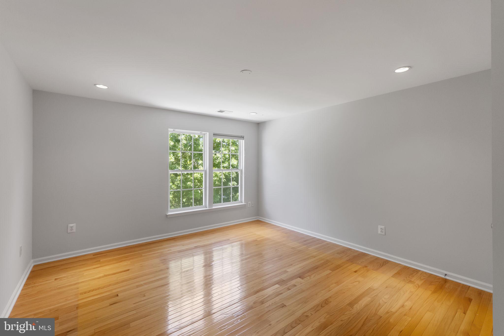 QUINCE ORCHARD PARK - Residential