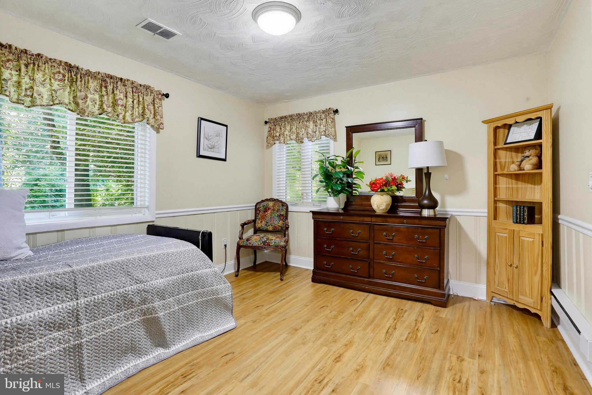 QUAINT ACRES - Commercial Sale