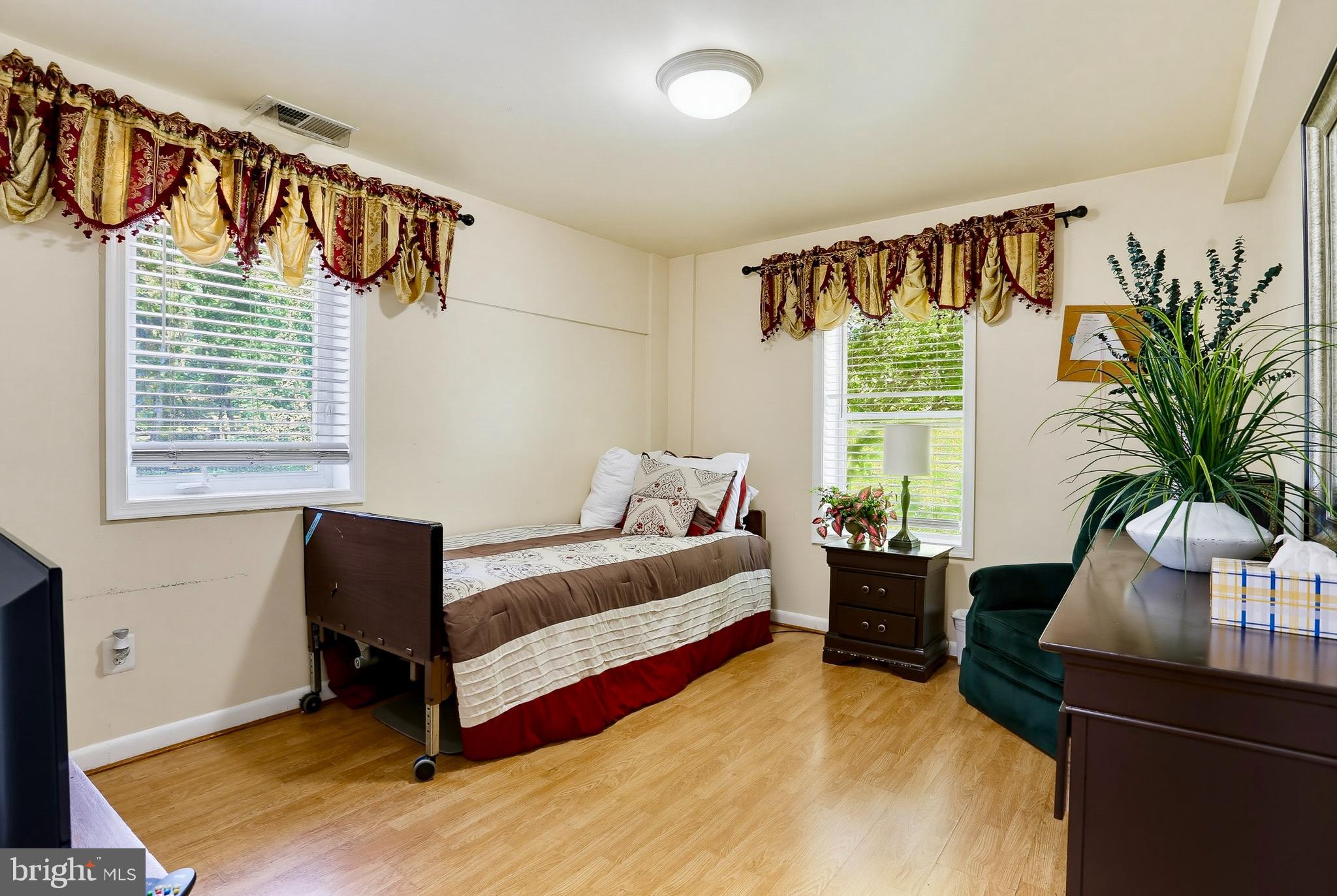 QUAINT ACRES - Commercial Sale