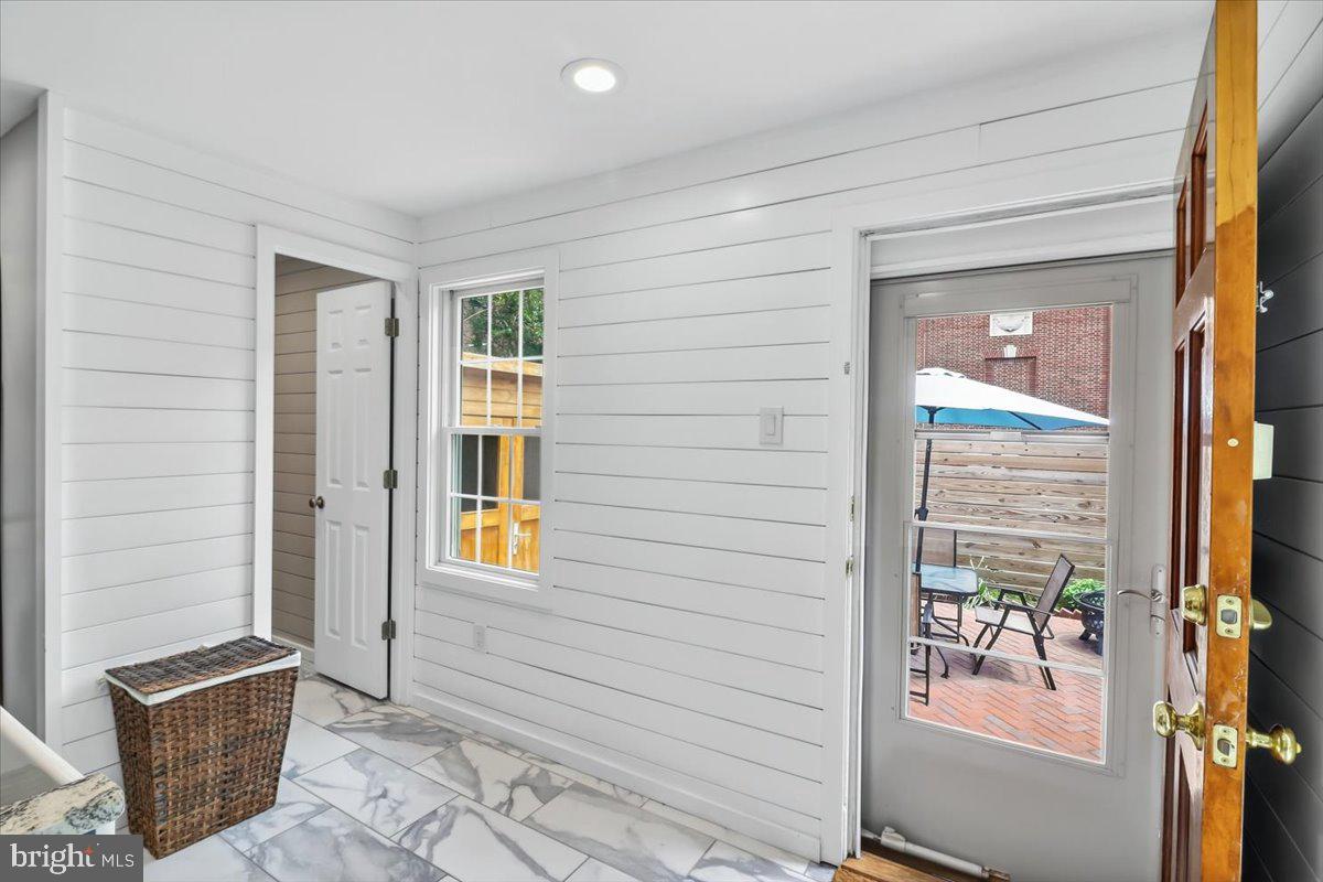 CHESTNUT HILL - Residential