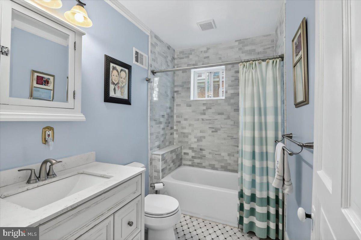 CHESTNUT HILL - Residential