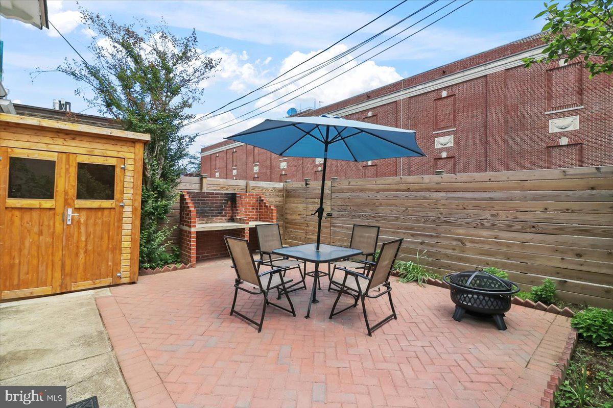 CHESTNUT HILL - Residential