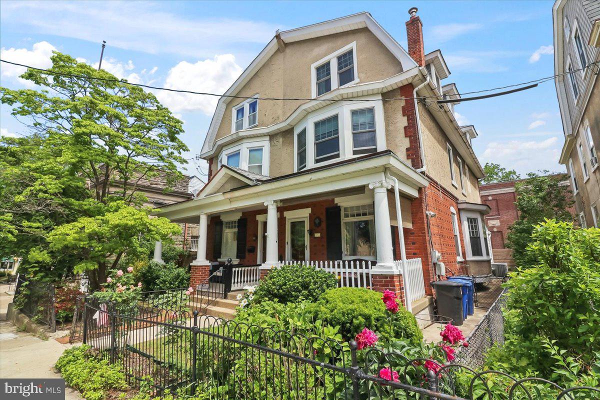 CHESTNUT HILL - Residential