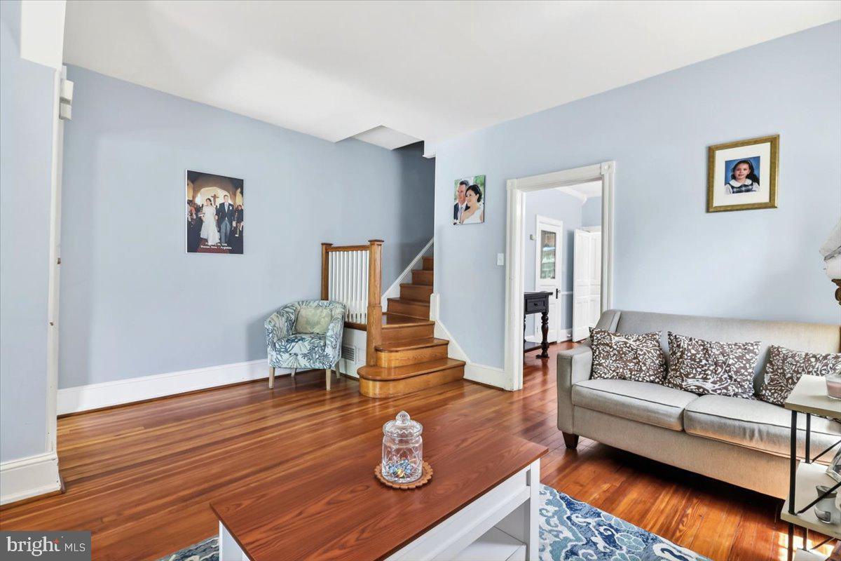 CHESTNUT HILL - Residential