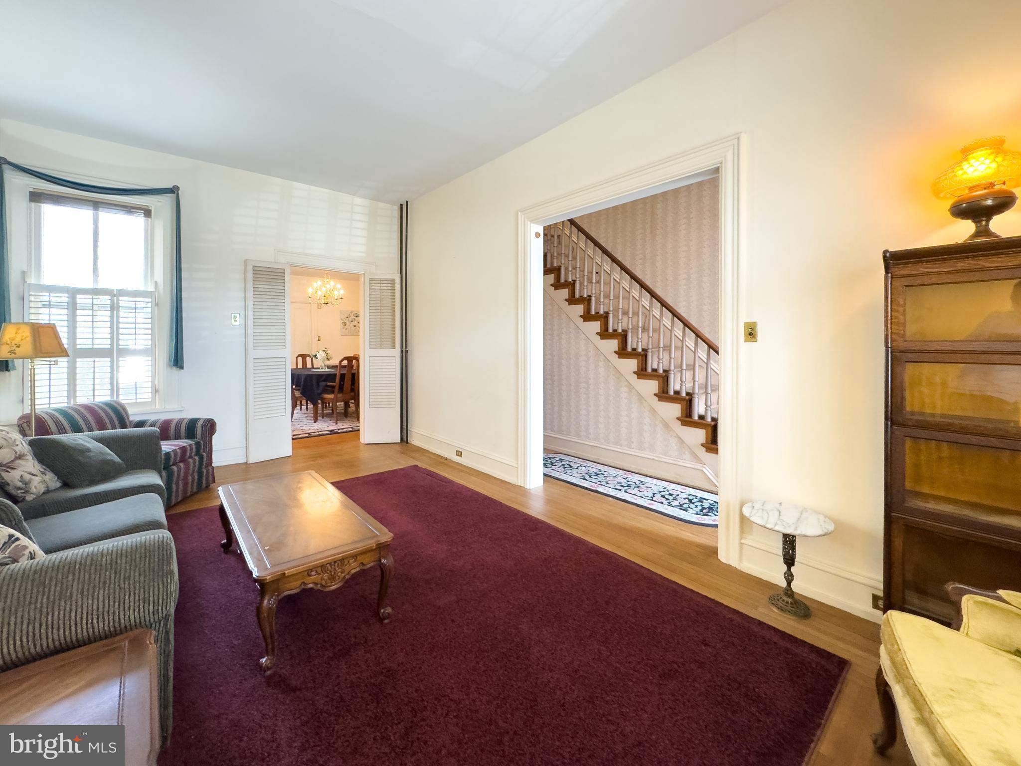 CHESTNUT HILL - Residential