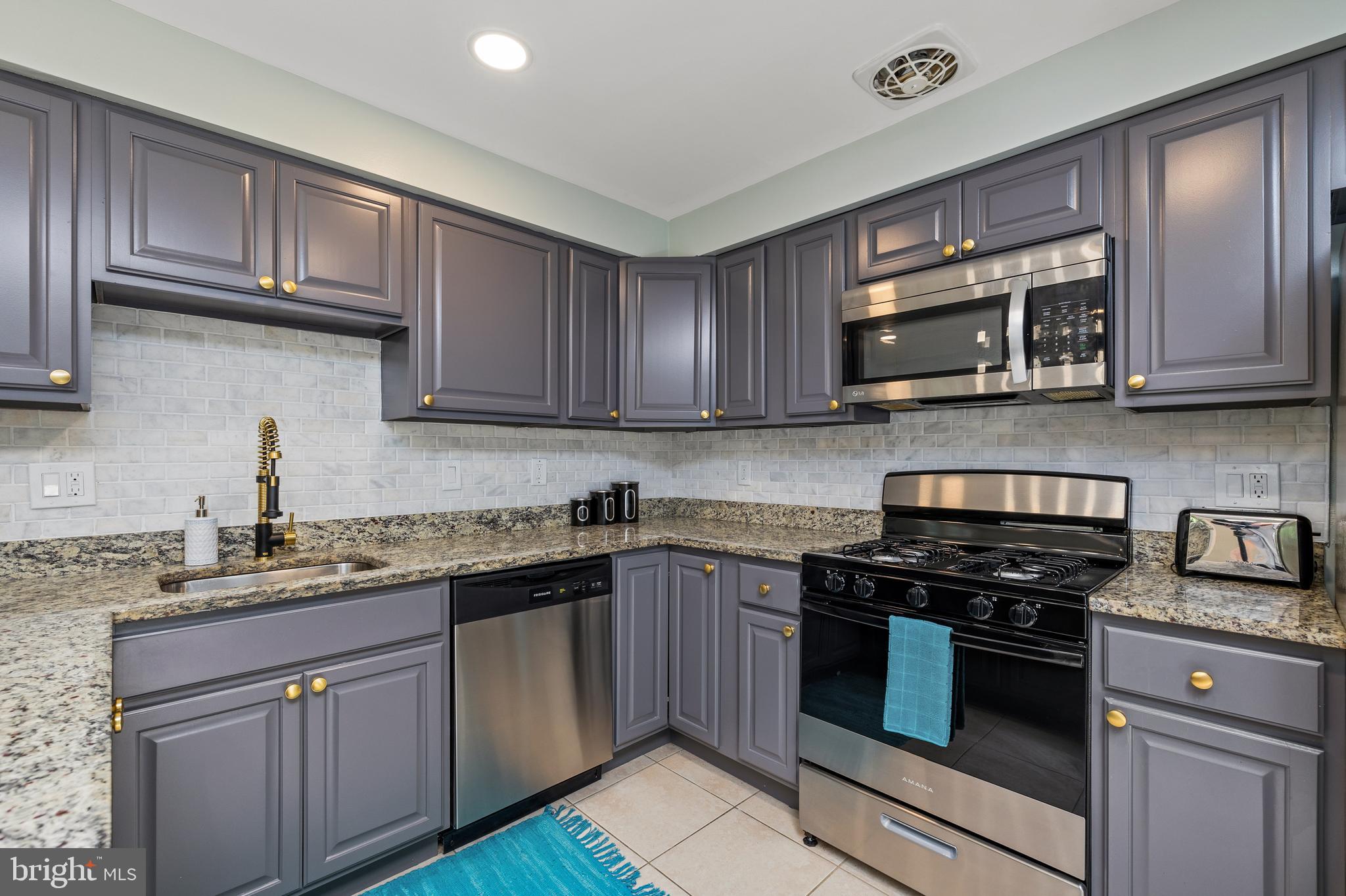 FOREST KNOLLS - Residential