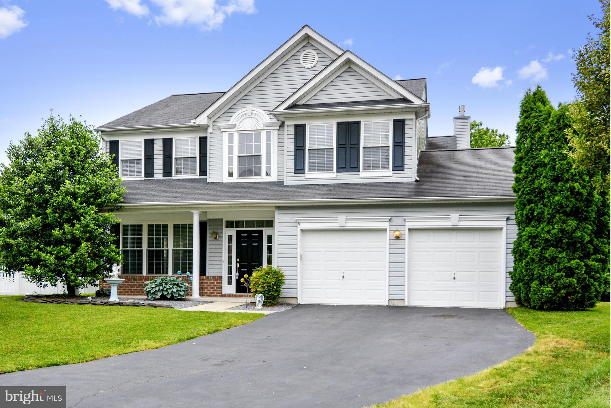 VIRTUAL TOUR ADDED! Don't Miss out! Rare Opportunity to live on the cul-de-sac located in desired Kent Island neighborhood of Mallard Run! Over 2700 SQFT w/ALL the Bump Outs, 2 Car Garage, FULL Sunroom, Bay Window, 4 Large BR, 2.5 BA, Cathedral & 9'+ Ceilings, Upgraded SS App, Fresh Paint, Hardwood Flrs, Gas FP & more! Walk to TOP RATED Schools, Library, Trail, Park & Sports Fields! PRICED TO SELL
